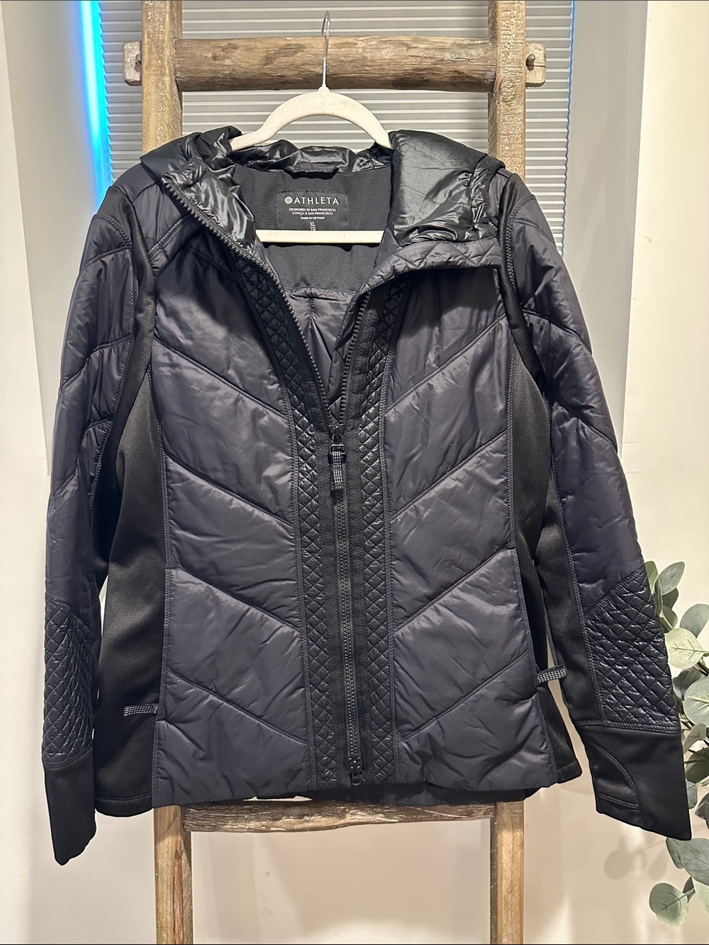 Athleta Black Quilted Hooded Puffer Jacket with Stretch Panels